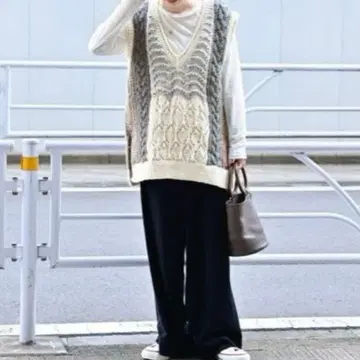 B.CSTOCK SIMPLICITE 핸드 니트 베스트