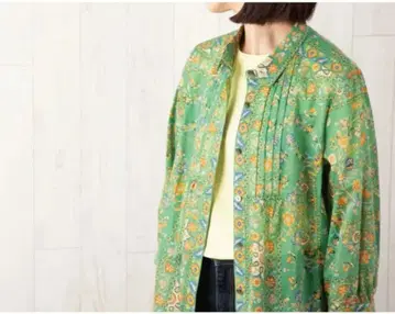 실크 로드 클럽 요크 핀턱 패널 블라우스 고아