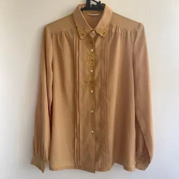 자수 장식 베이지 긴팔 셔츠
