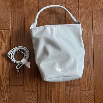 새상품 에나멜 백 PAPILLONNER