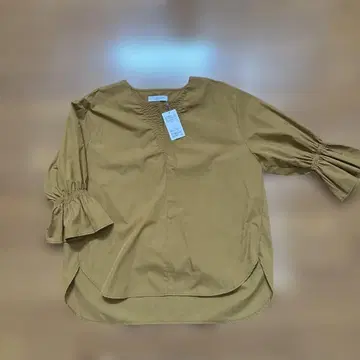 스티치 키넥 캔디 슬리브 블라우스