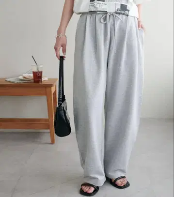 디스코트 깔끔한 맨투맨 턱 팬츠