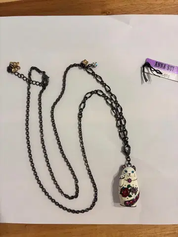 안나 수이 마네키네코 목걸이