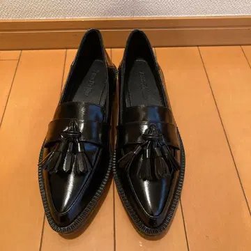 태슬 장식 블랙 로퍼