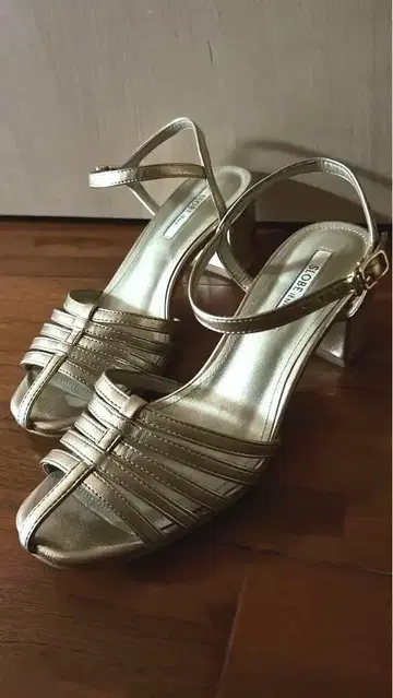 SLOBE IENA 골드 힐 샌들