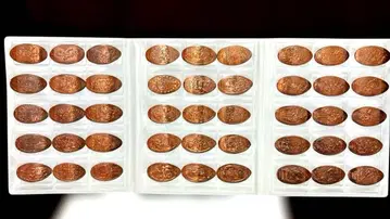 디즈니 SOUVENIR MEDALLION COLLECTION BOOK