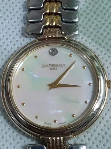 BARBERA 펄 화이트 쿼츠 손목시계
