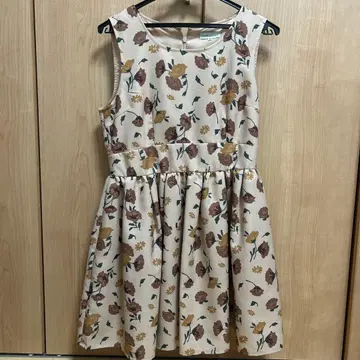 earth 플라워 프린트 슬리브리스 원피스