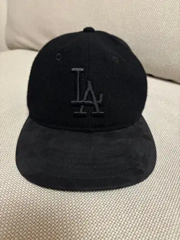 LA 로고 자수 블랙 야구 모자