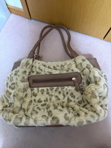 레오파드 무늬 퍼 핸드백