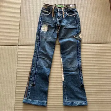 데미지 가공 다크 블루 데님 플레어 팬츠