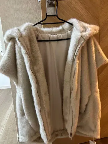 여성용 인조 모피 베스트 크림색