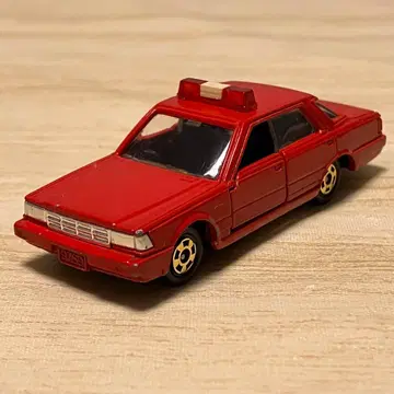 토미카 닛산 세드릭 4도어 H.T No.13 1/65