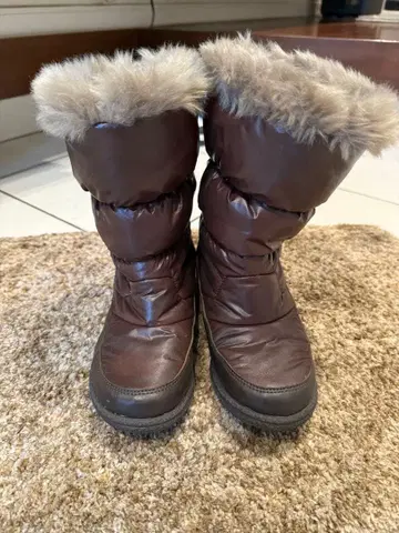 Benetton 브라운 퍼 부츠