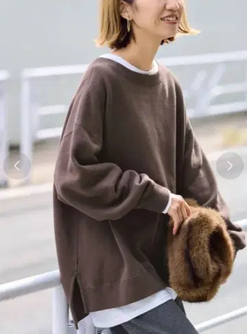 FRAMeWORK 보트넥 와이드 맨투맨 브라운