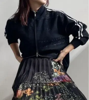 AMERI UND LACE KNIT LINE TOP 블랙 F 사이즈