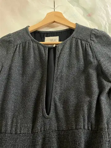 엘레강트 그레이 V넥 미디 기장 원피스