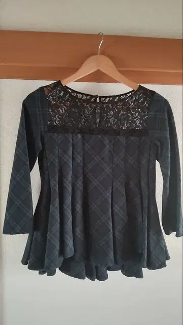 체크 무늬 레이스 절개 7부 소매 상의