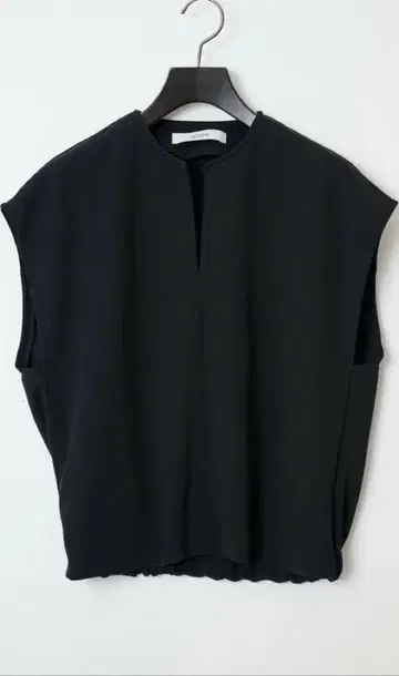 미사용 UJOH/우죠 크롭 T Keyneck Cropped T 블랙