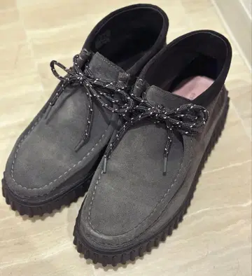 emmi x Clarks Torhill Moss 숏부츠