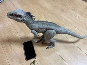 움직이는 입이 달린 공룡 피규어 그레이