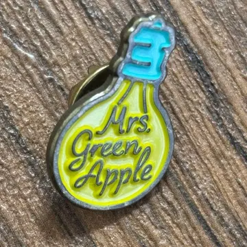 Mrs. GREEN APPLE 핀 배지 (전구)