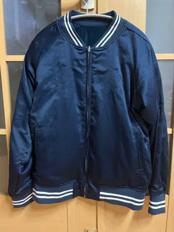 호랑이 자수 네이비 점퍼