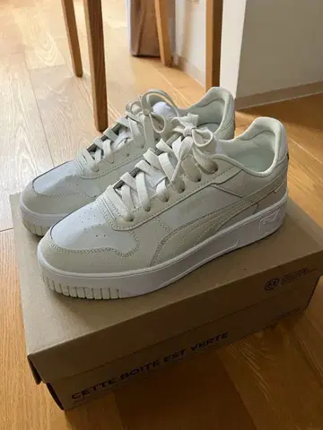 가격 인하! PUMA 화이트 통굽 스니커즈 24.5cm