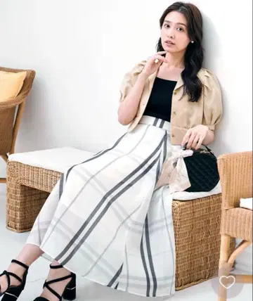 노엘라 체크 무늬 플레어 스커트 M 사이즈