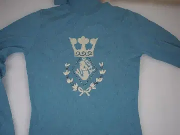 레 아르 스카이블루 터틀넥 스웨터