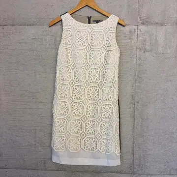 레이스 무늬 슬리브리스 미니 원피스