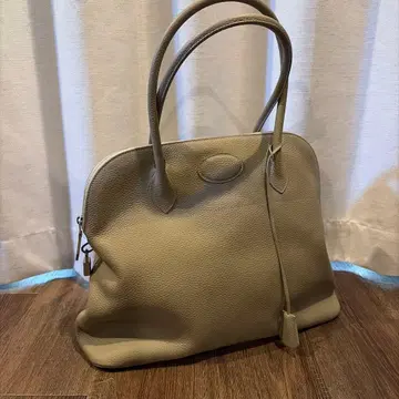 그레이 가죽 부가티형 핸드백 지