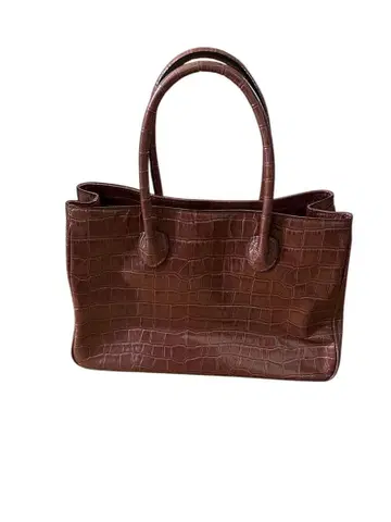 에나멜 핑크 크로커다일풍 핸드백