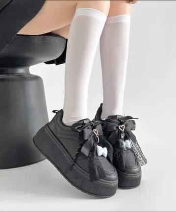 블랙 스니커즈 통굽 양산 지뢰