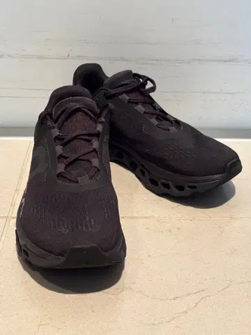 On Cloudmonster (블랙)