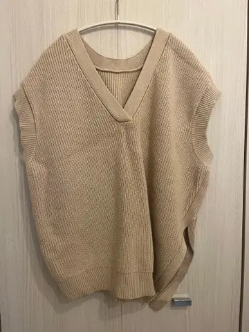 CLANE 베이지 V넥 니트 베스트