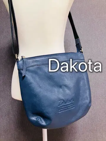 다코타 숄더백 네이비 컬러 네이비 천연 가죽