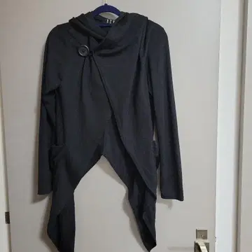 BPN 연미형 후드 부착 가디건 블랙