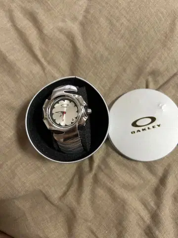 Oakley 시계 실버 플라워형
