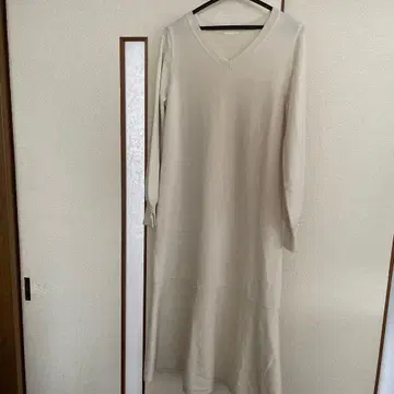 화이트베이지 긴팔 니트 원피스 M 사이즈