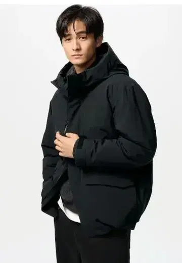 유니클로 하이브리드 다운 파카 블랙 2024
