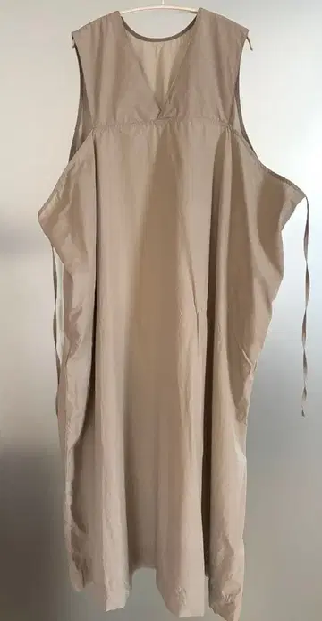 nui mond / cross 원피스 sage 색상