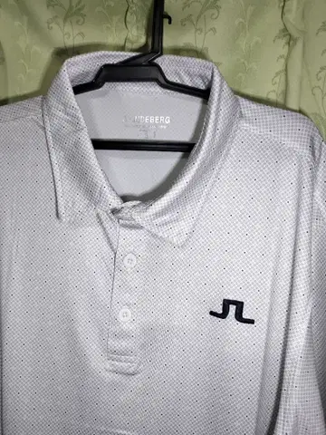 J.Lindeberg 화이트 도트 피케 셔츠