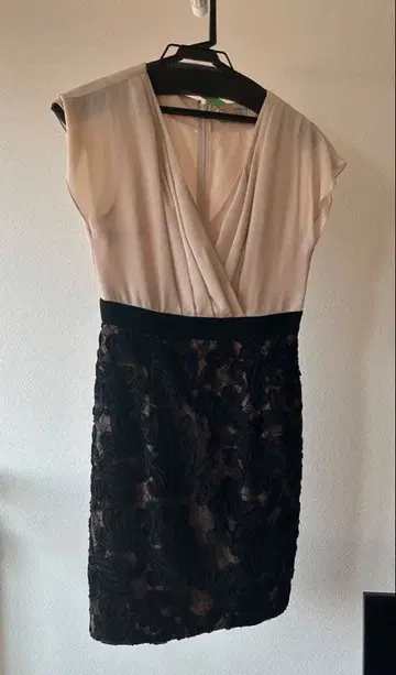 그레이스 콘티넨탈 절개 원피스