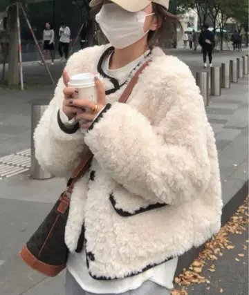 Doula Doula 보아 파이핑 아우터 복슬복슬 퍼 블루종 노카라