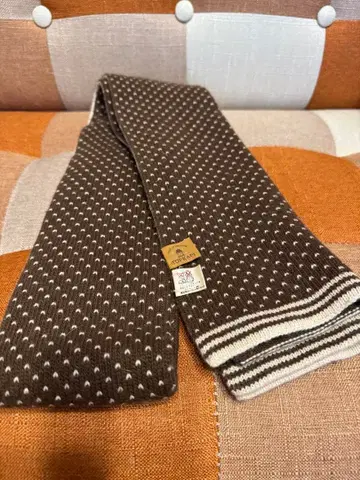 TOPKAPI 도트 무늬 머플러 브라운/화이트