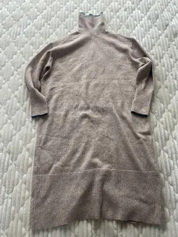 베이지 터틀넥 니트 원피스