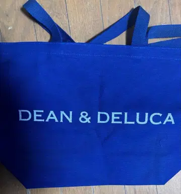 DEAN & DELUCA의 차리티 토트백 (새상품)입니다