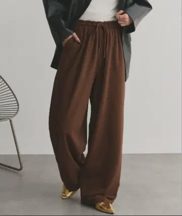 미사용 새상품 맨투맨 이지 와이드 팬츠 브라운