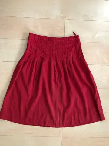 theory 빨간색 플레어 스커트